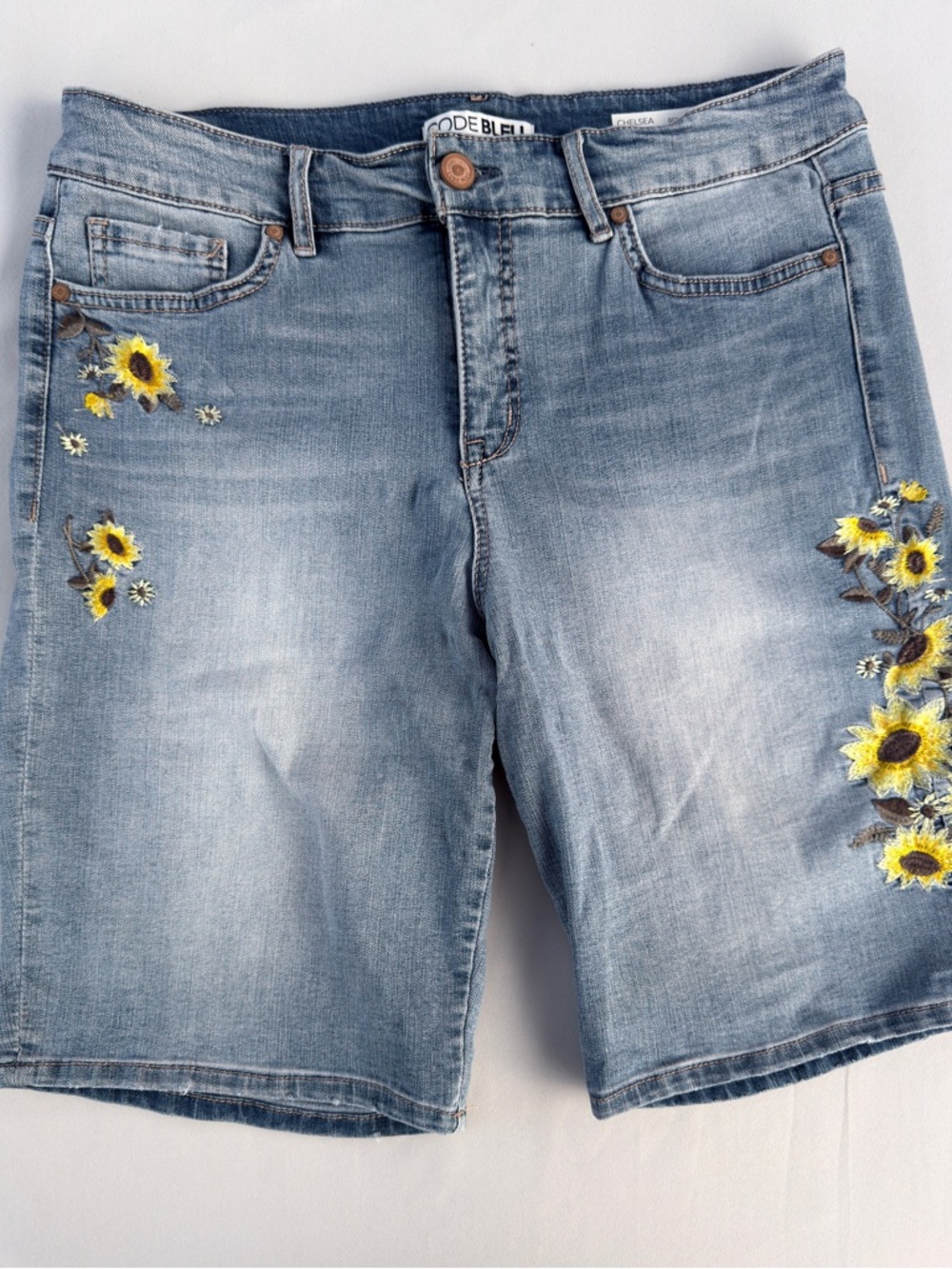 Code Bleu Chelsea Bermuda Denim Shorts Embroidered Sunflower Mid Rise Sz 14